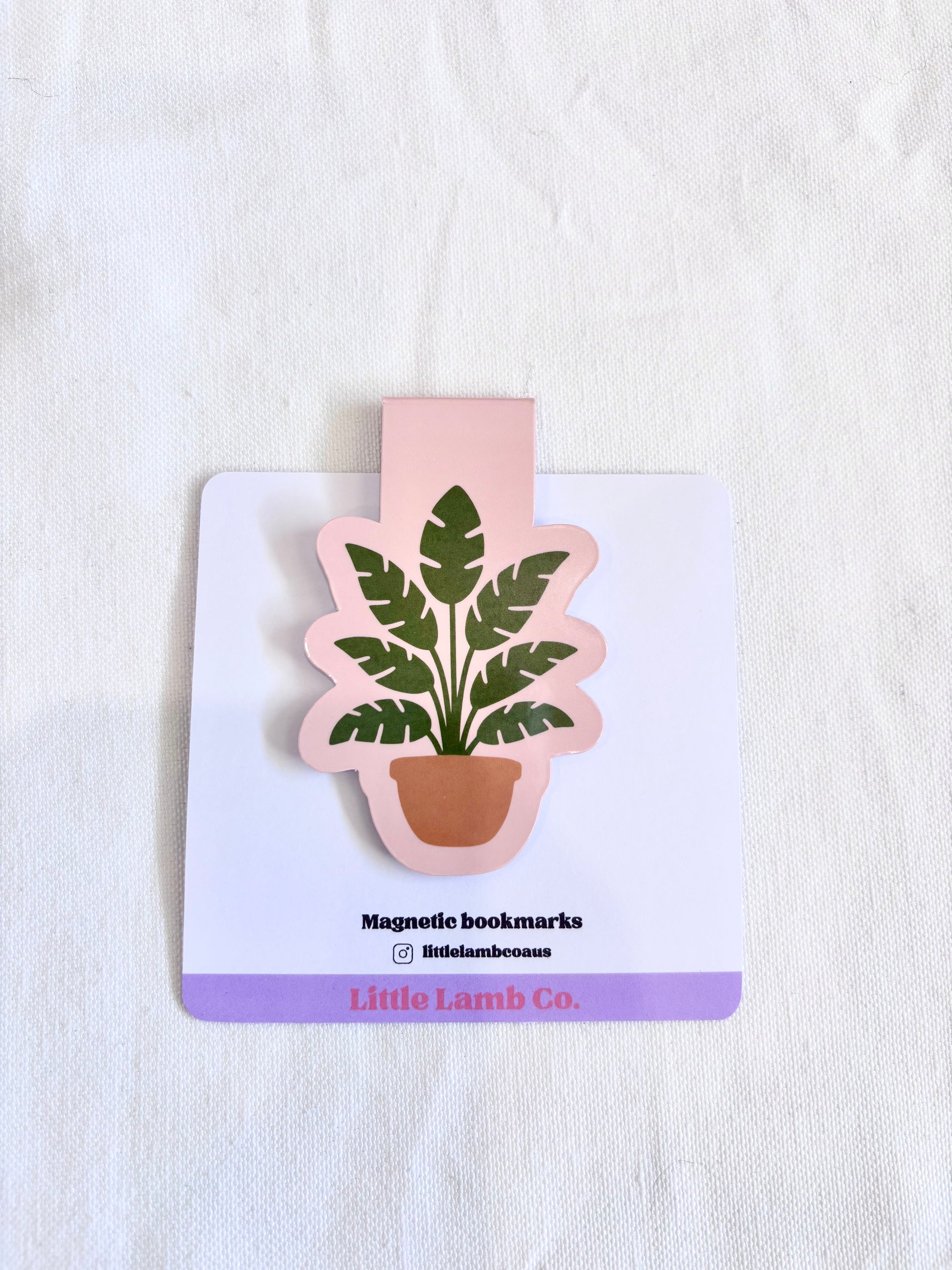Magnetic bookmarks